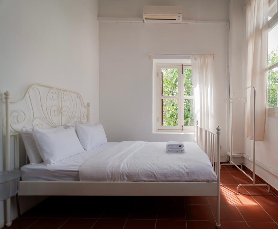 Bed, Photo of the whole room, Bedroom, air conditioner