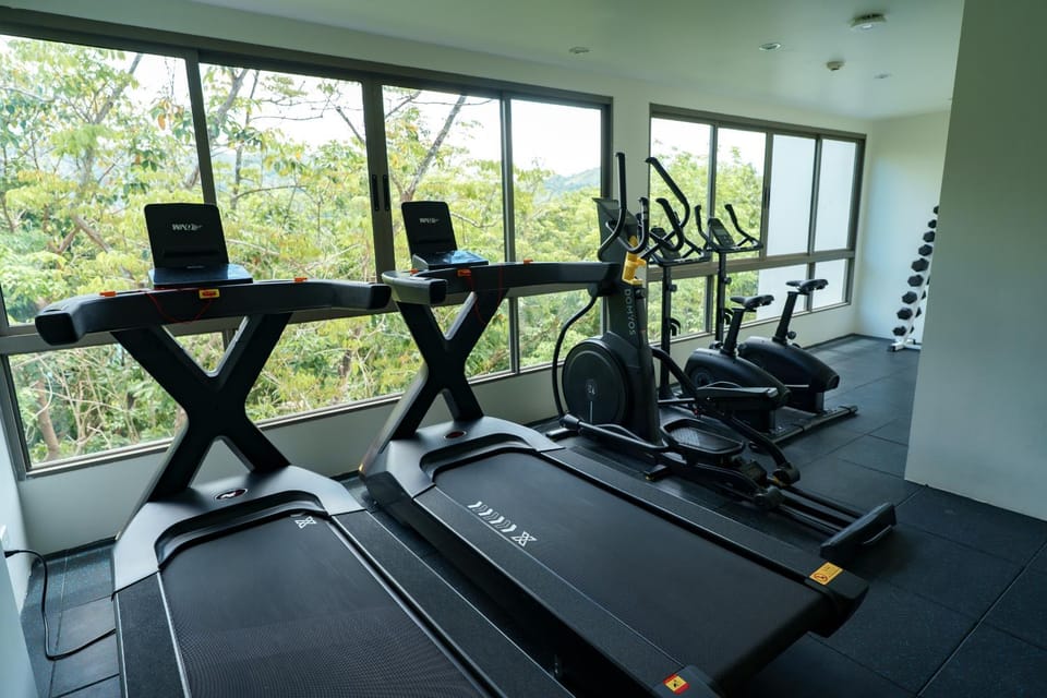 Dream 1 BdR Kamala Beach Free Parking WiFi Gym Apartment in Kamala