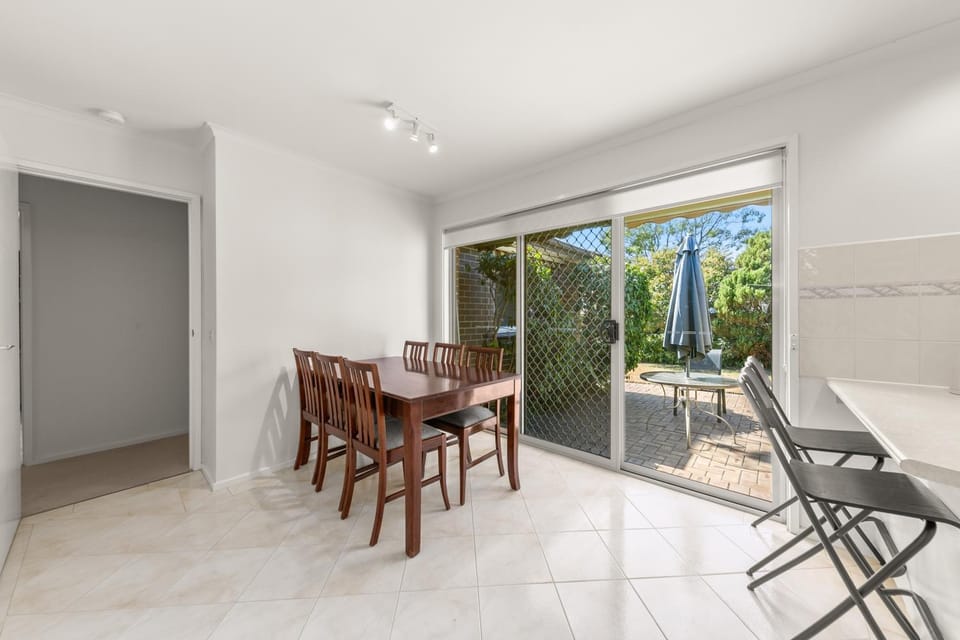 Lovely 4 Bedroom House in Seaford House in Melbourne
