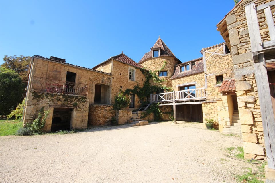 Domaine du Roc Gîtes 34 personnes House in Occitanie