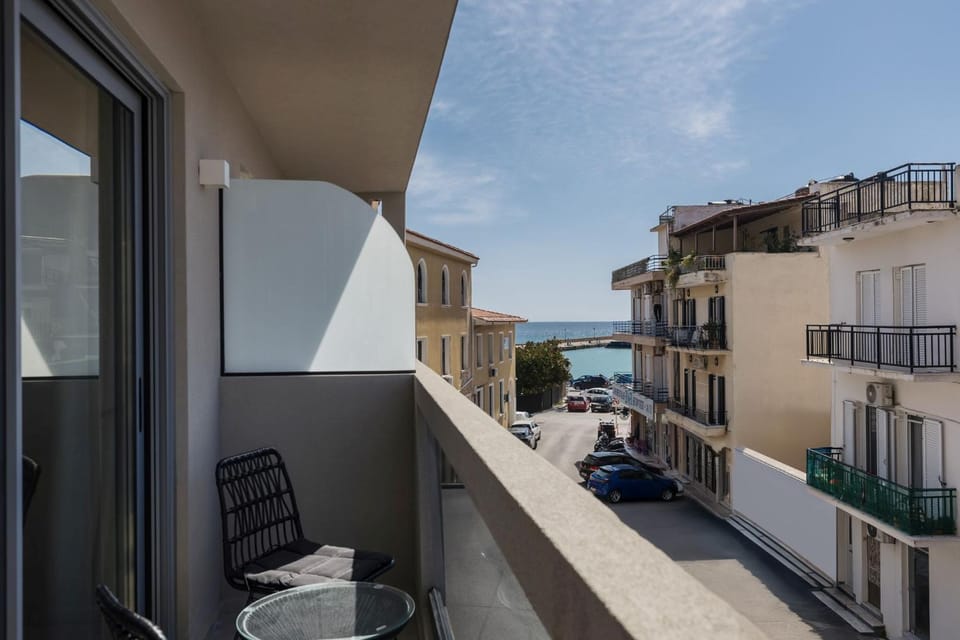Property building, Balcony/Terrace, Sea view