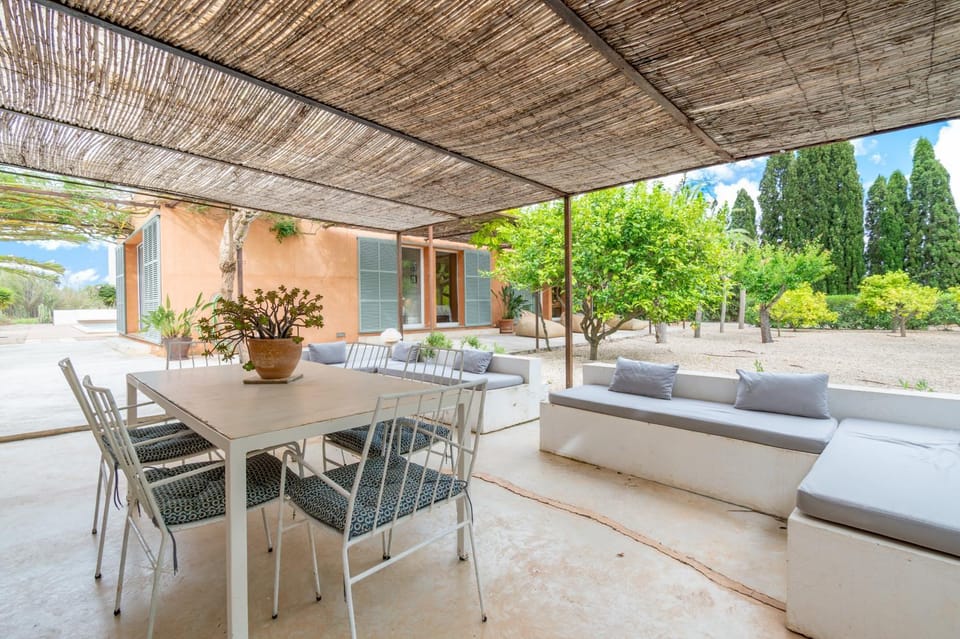 Property building, Balcony/Terrace, Living room