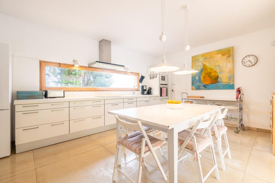 Property building, Kitchen or kitchenette, Living room