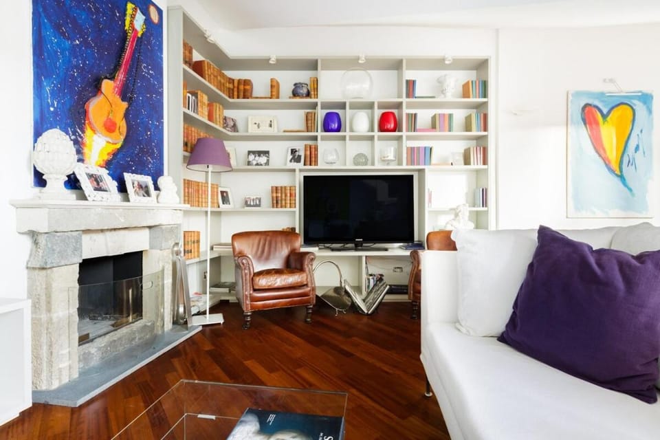 TV and multimedia, Living room, Seating area, Evening entertainment