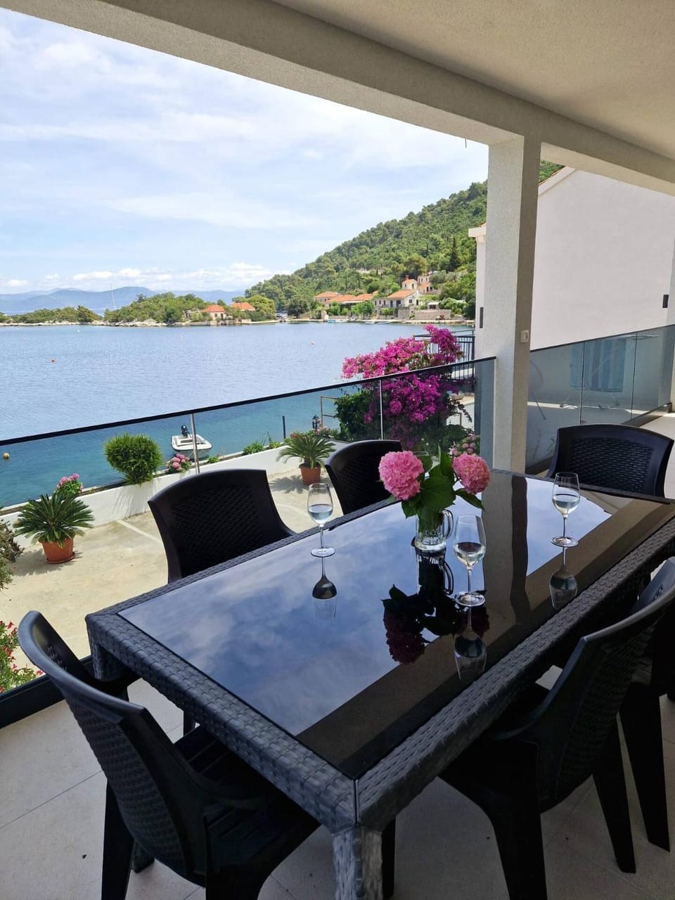 Natural landscape, Balcony/Terrace, Dining area, Sea view