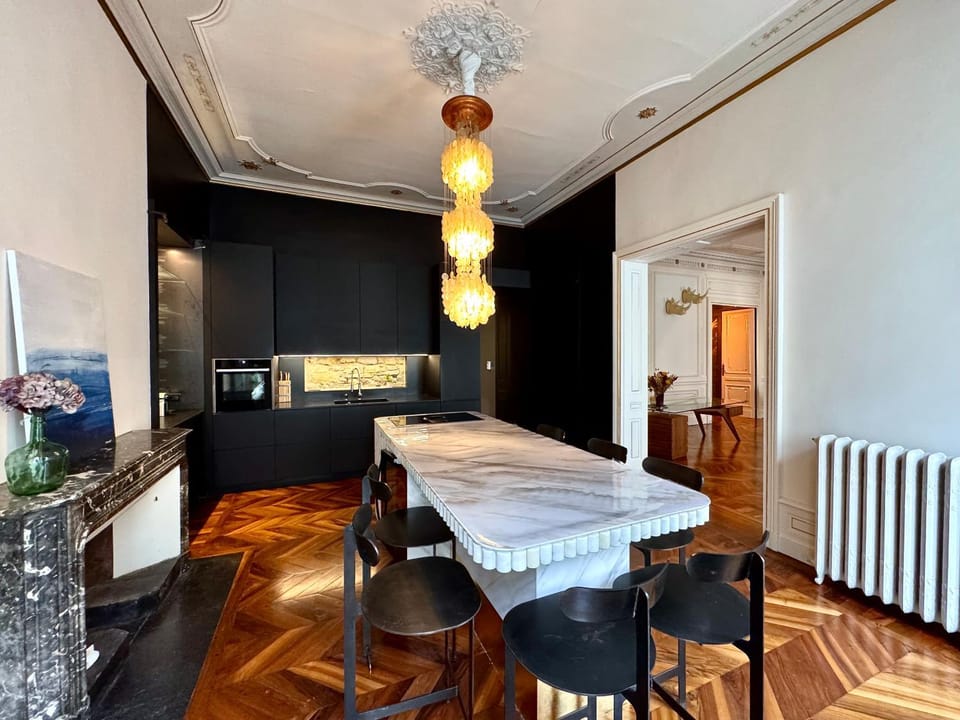 Kitchen or kitchenette, Dining area