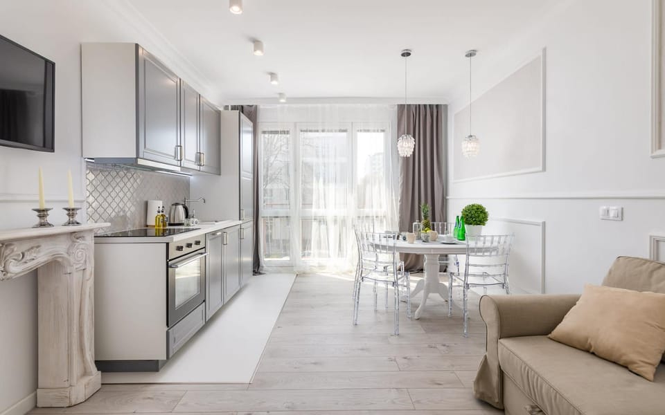 Kitchen or kitchenette, Seating area, Dining area, stove