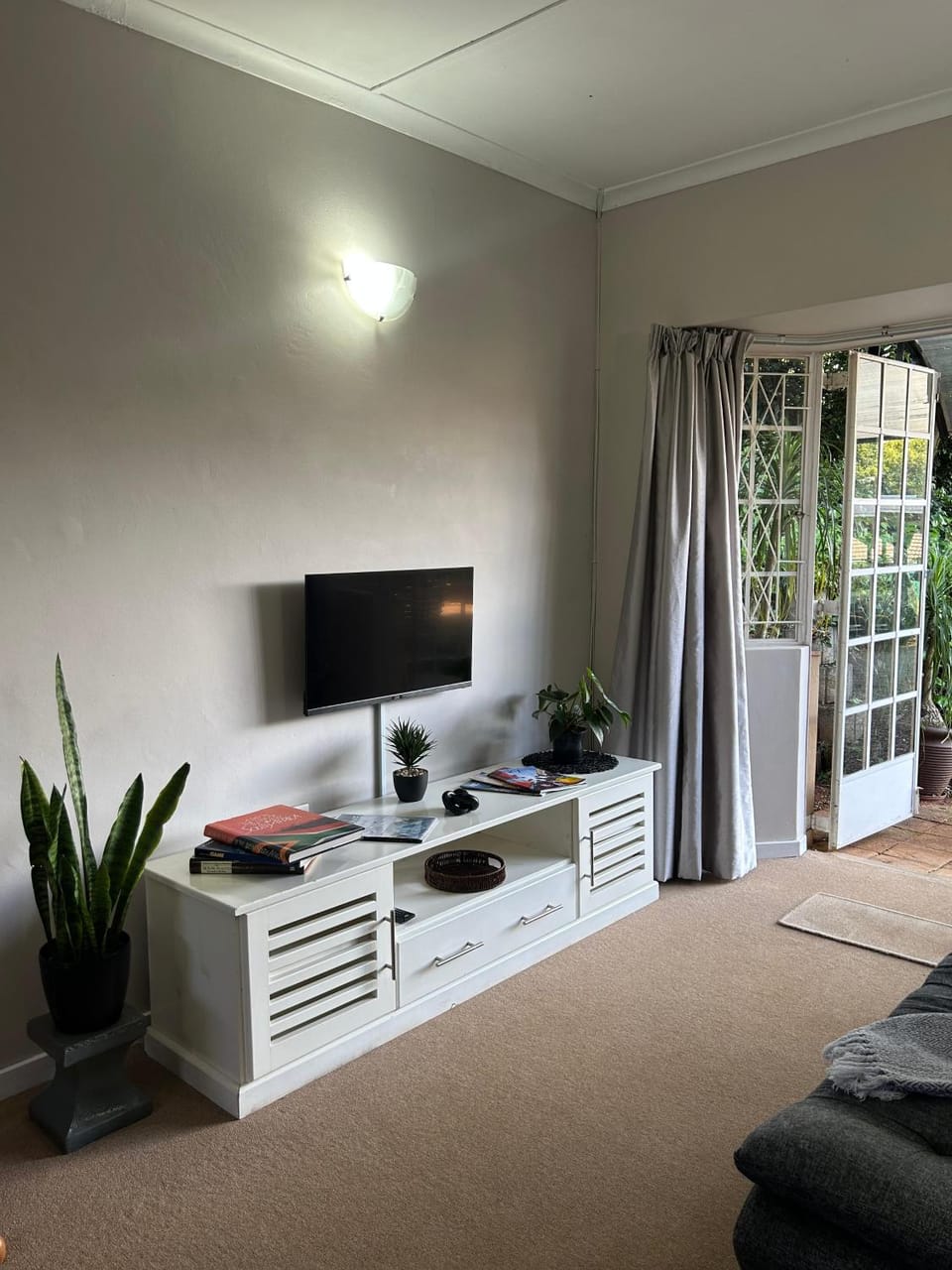 TV and multimedia, Living room, Evening entertainment