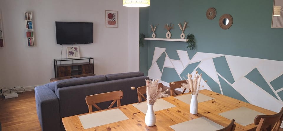 Communal lounge/ TV room, TV and multimedia, Living room, Seating area, Dining area, heating, internet, pet friendly