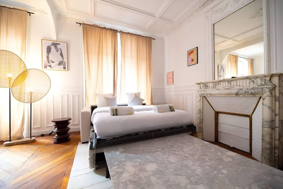 Bed, Living room