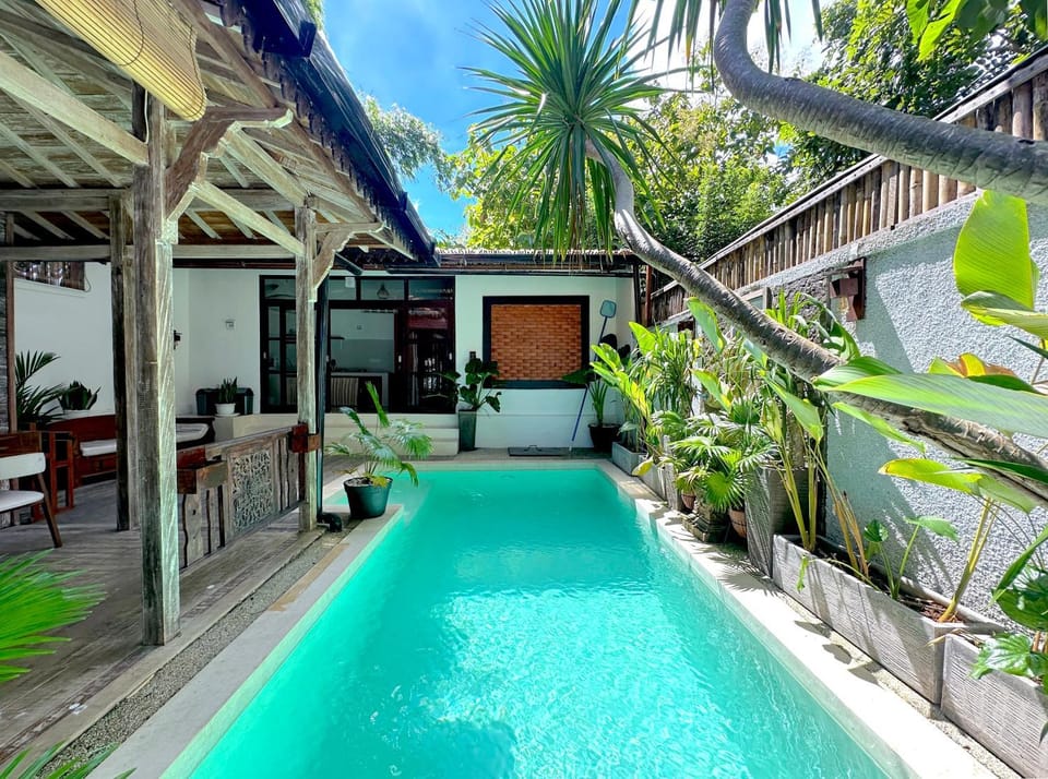 Property building, Garden view, Pool view, Swimming pool