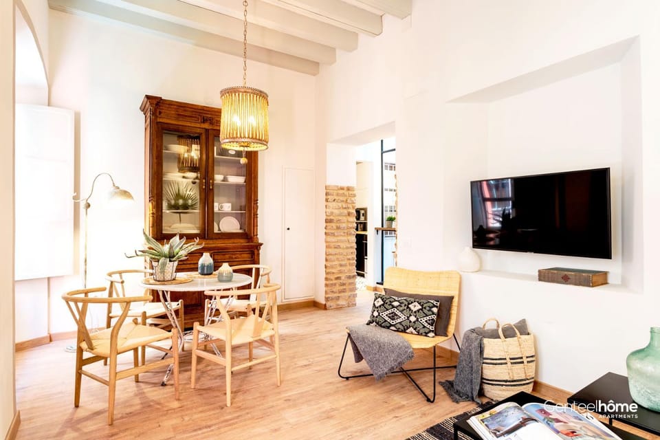 TV and multimedia, Living room, Dining area, Evening entertainment