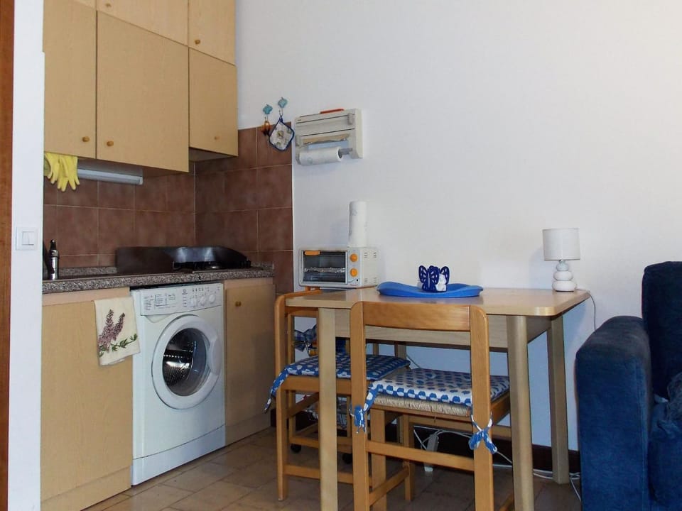 Living room, Seating area, kitchen
