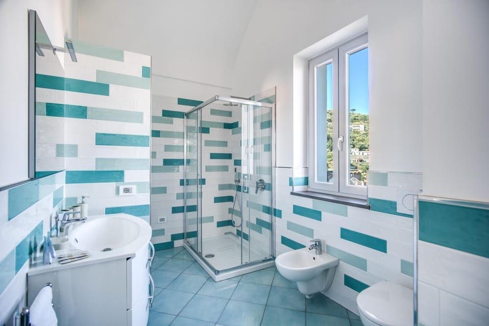 Shower, Toilet, Bathroom, bidet, towels