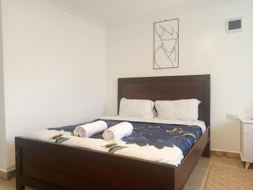 Bed, towels