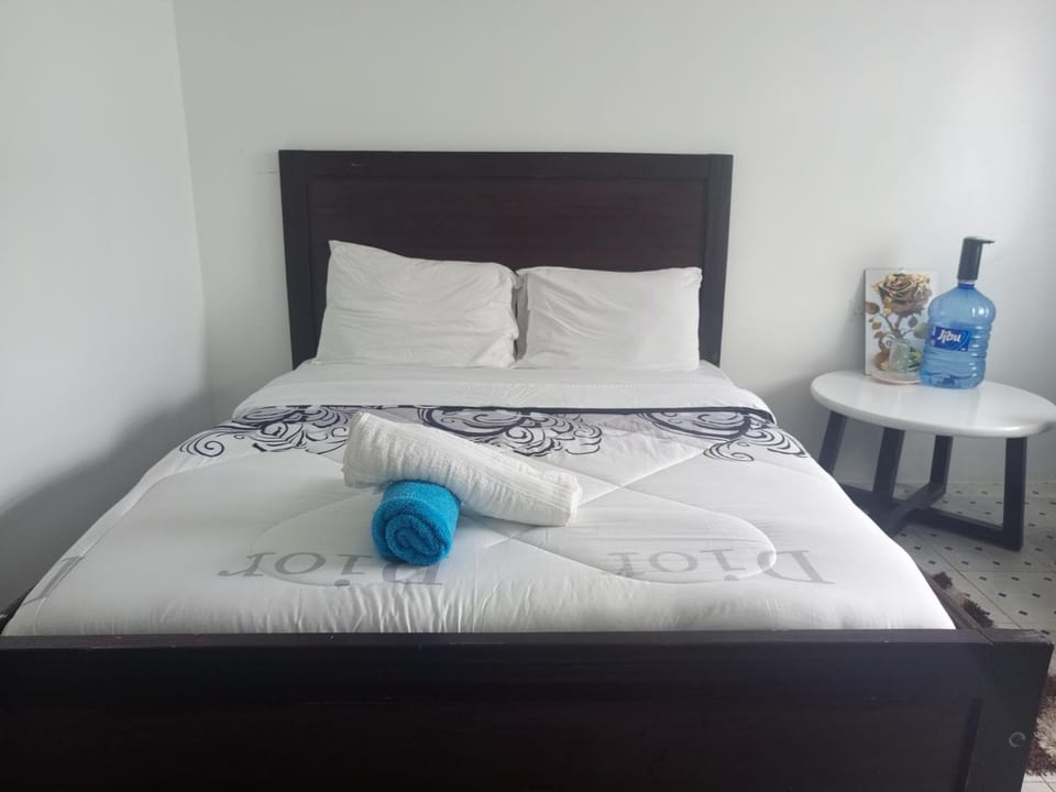 Bed, towels