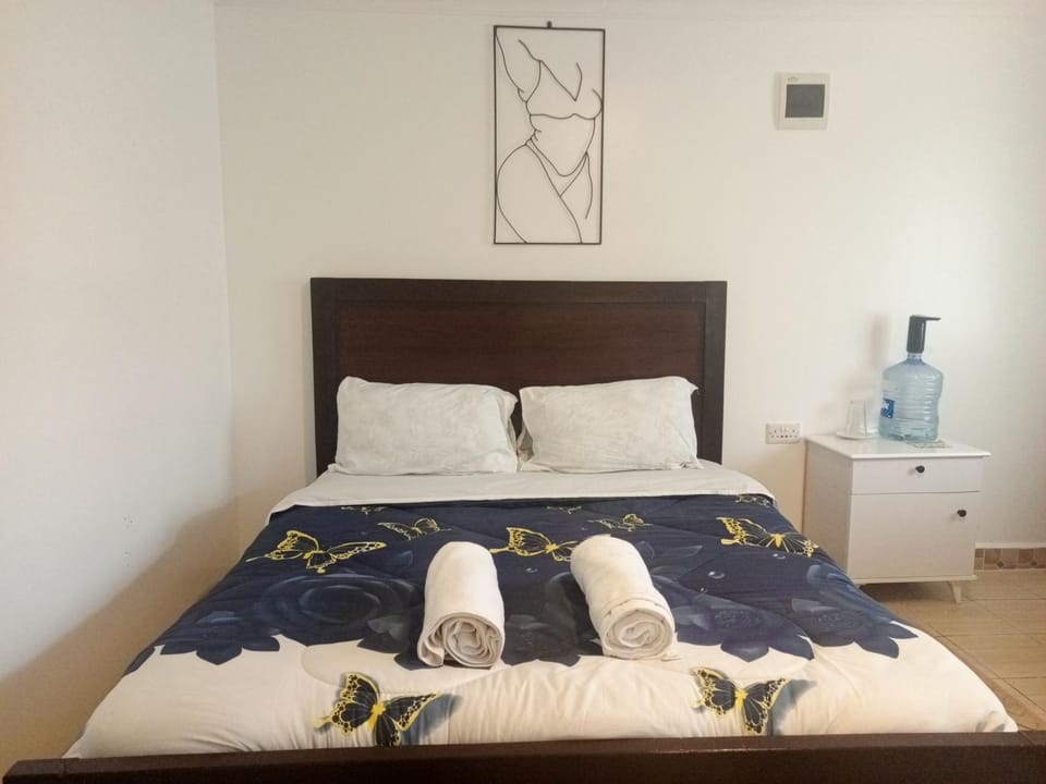 Bed, towels