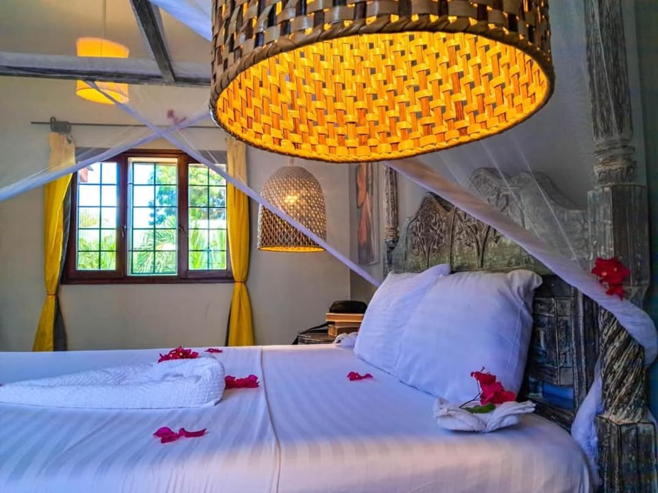 Photo of the whole room, Bedroom