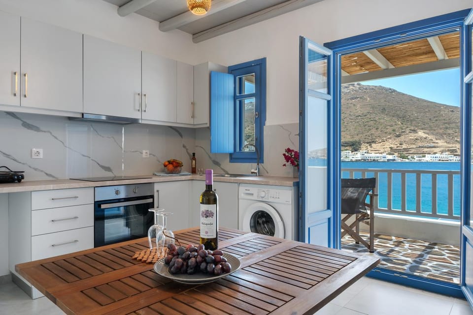 Property building, Kitchen or kitchenette, Living room