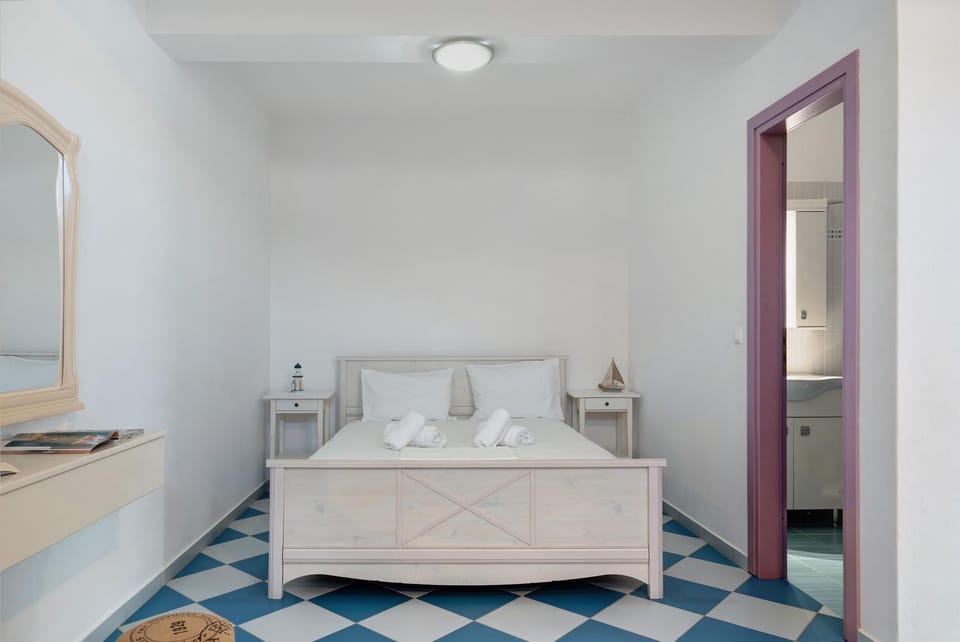 Living room, Bedroom