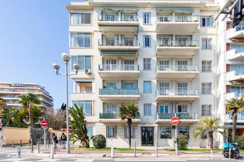 #37 Staywizus - 1BDR Bagatelle, Promenade, sea front - Balcony & AC Apartment in Nice