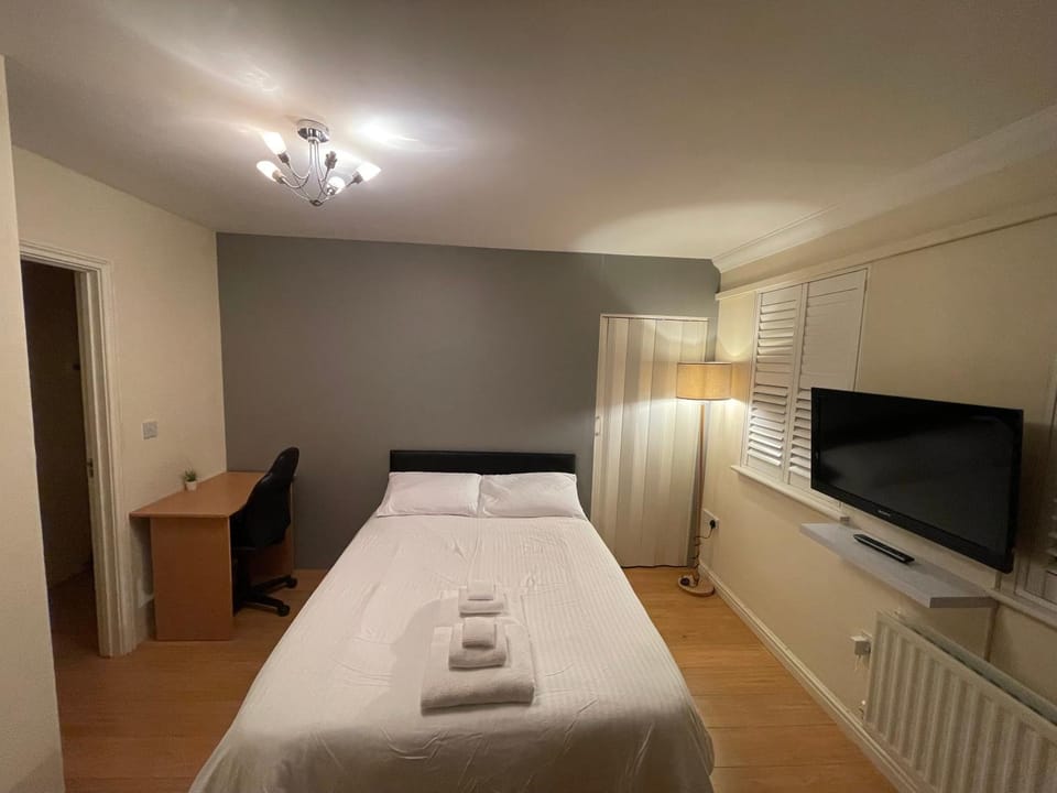 Gatwick Studio Bed and Breakfast in London Borough of Croydon