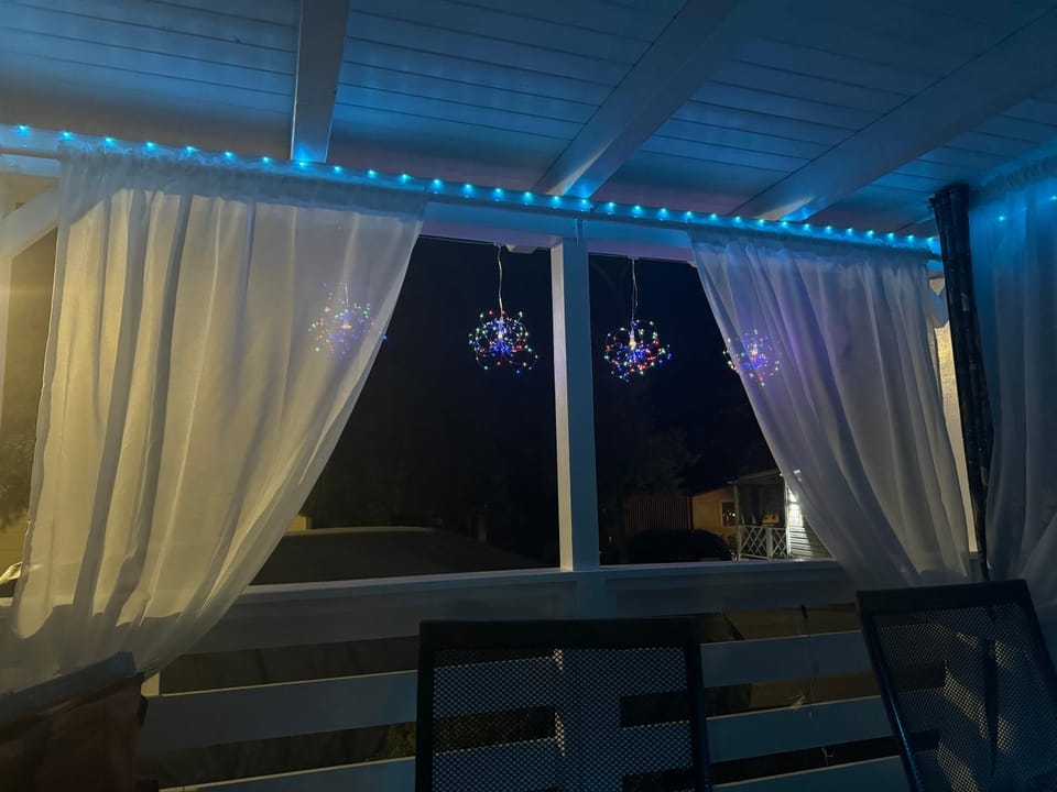 Property building, Balcony/Terrace, Street view