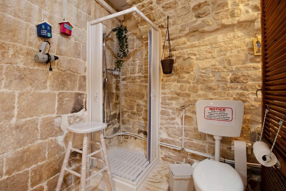 Property building, Bathroom, Living room