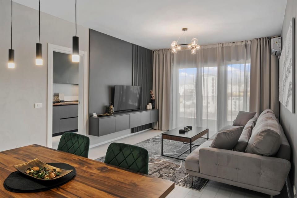 TV and multimedia, Living room, Seating area, Dining area