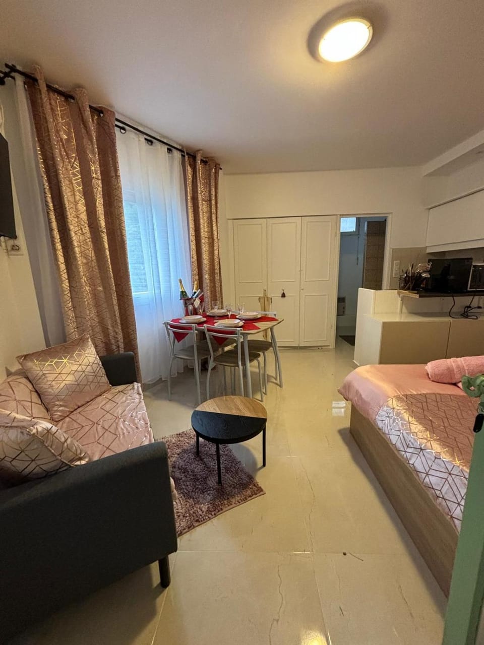 Living room, Photo of the whole room, Dining area