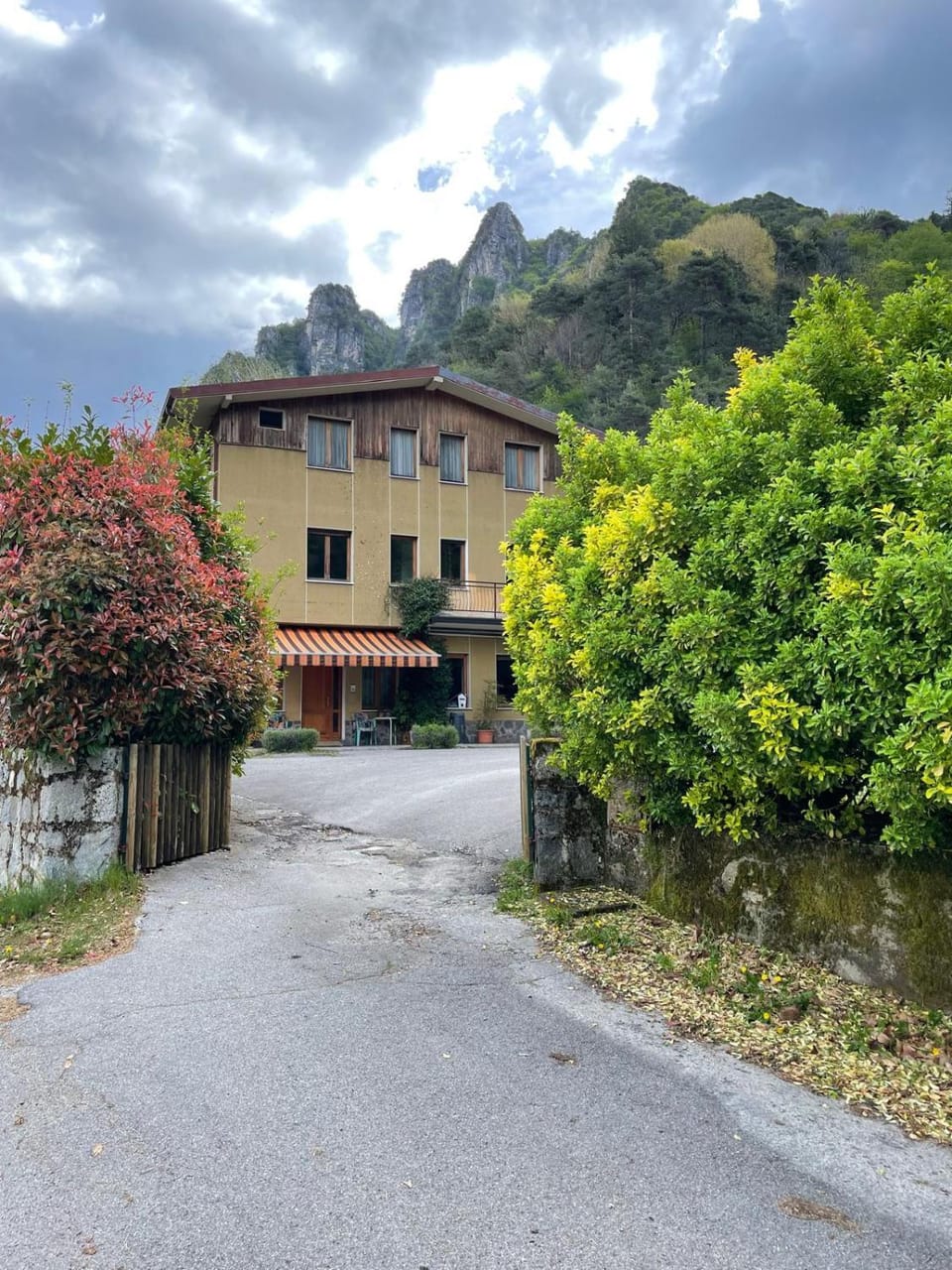 Property building, Spring, Day, Neighbourhood, Natural landscape, Mountain view