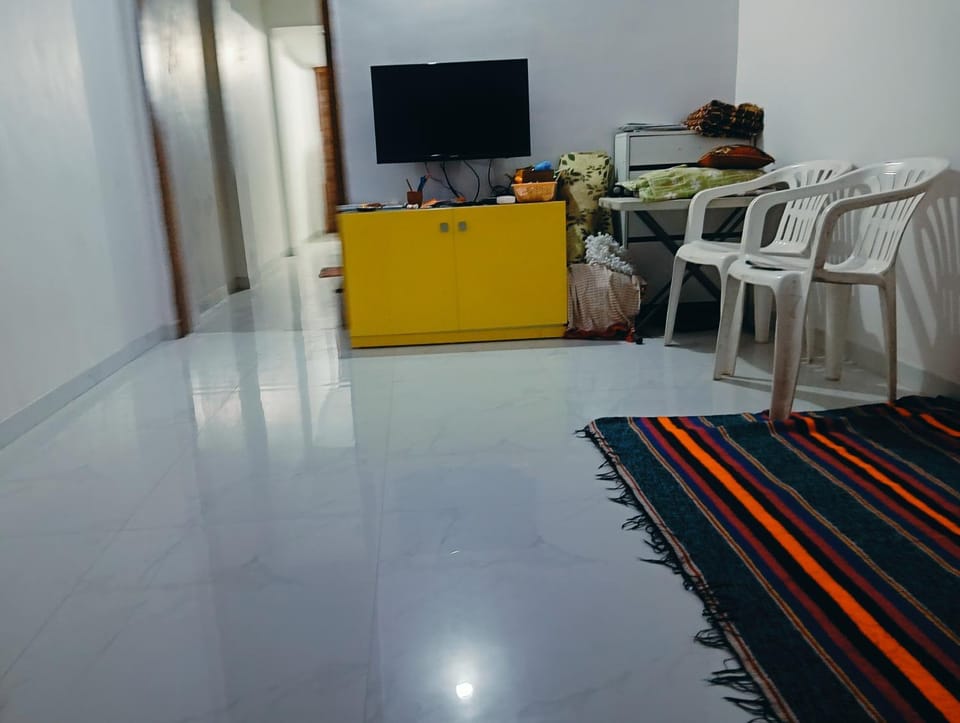 TV and multimedia, Living room, Seating area, Family
