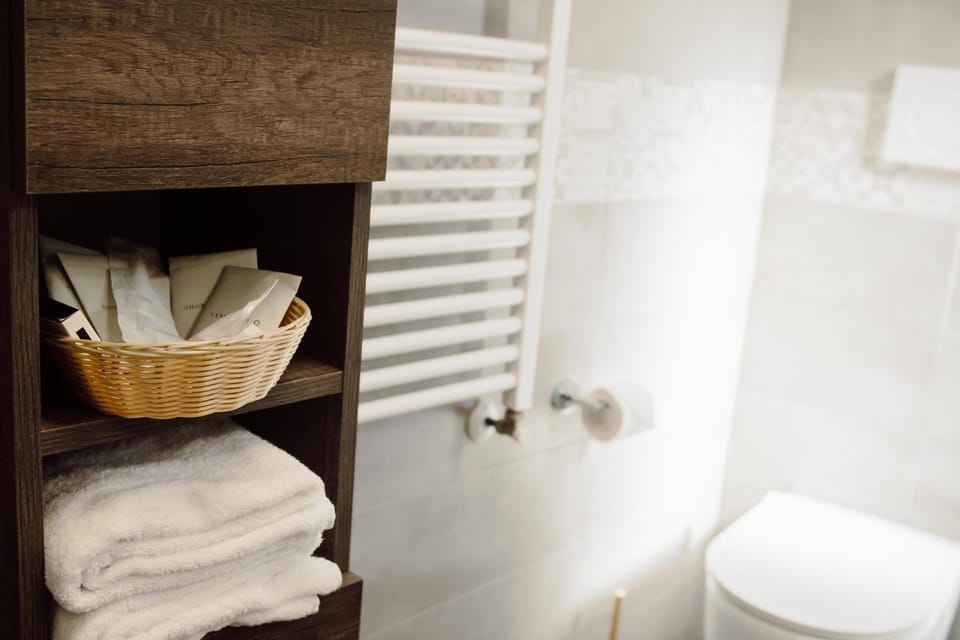 Bathroom, towels