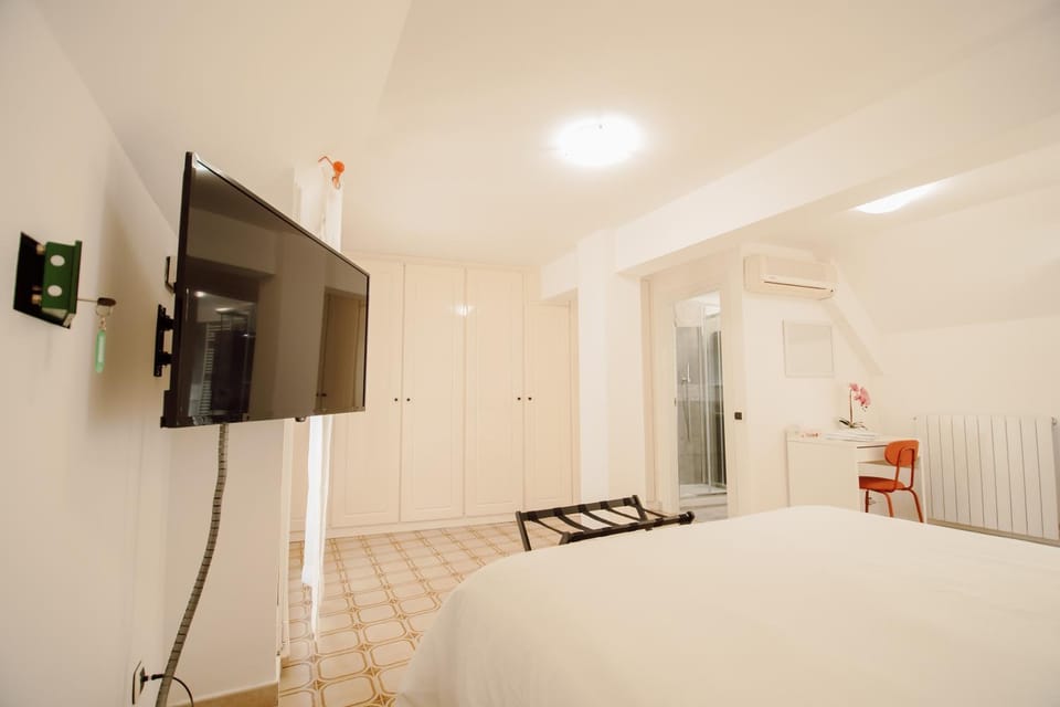 Bedroom, wardrobe