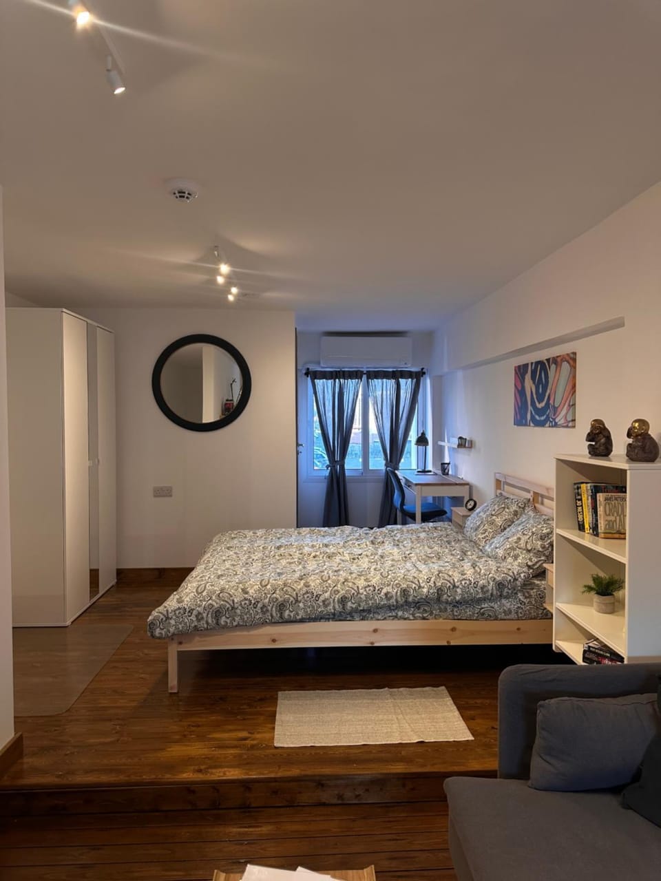 Photo of the whole room