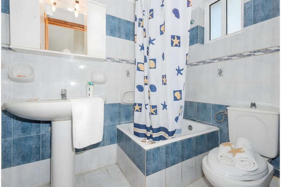 Bathroom, Living room