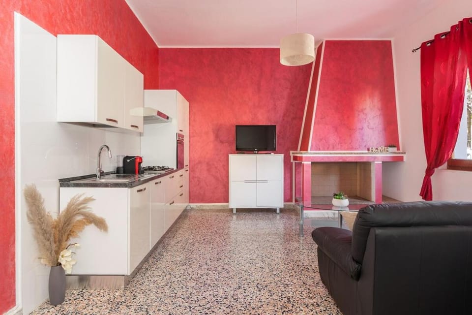 Communal lounge/ TV room, TV and multimedia, Kitchen or kitchenette, Living room, minibar, oven, stove