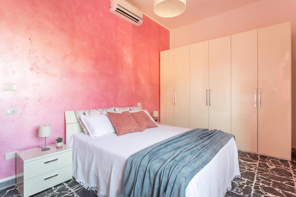 Bed, Photo of the whole room, Bedroom, wardrobe, air conditioner