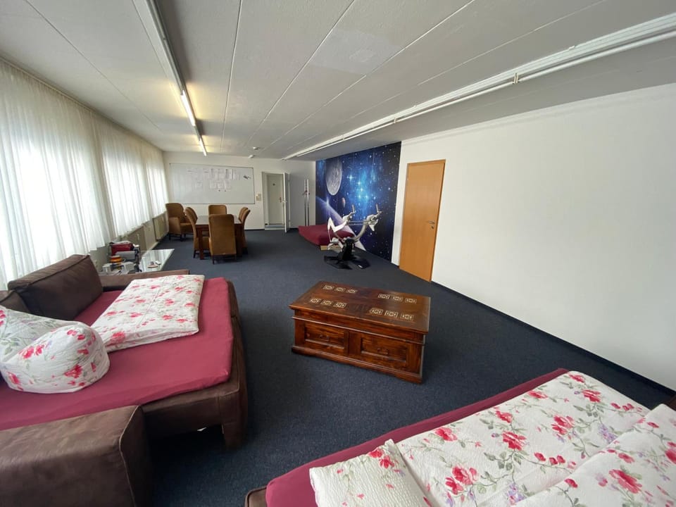 Bed, Living room, Photo of the whole room, Seating area