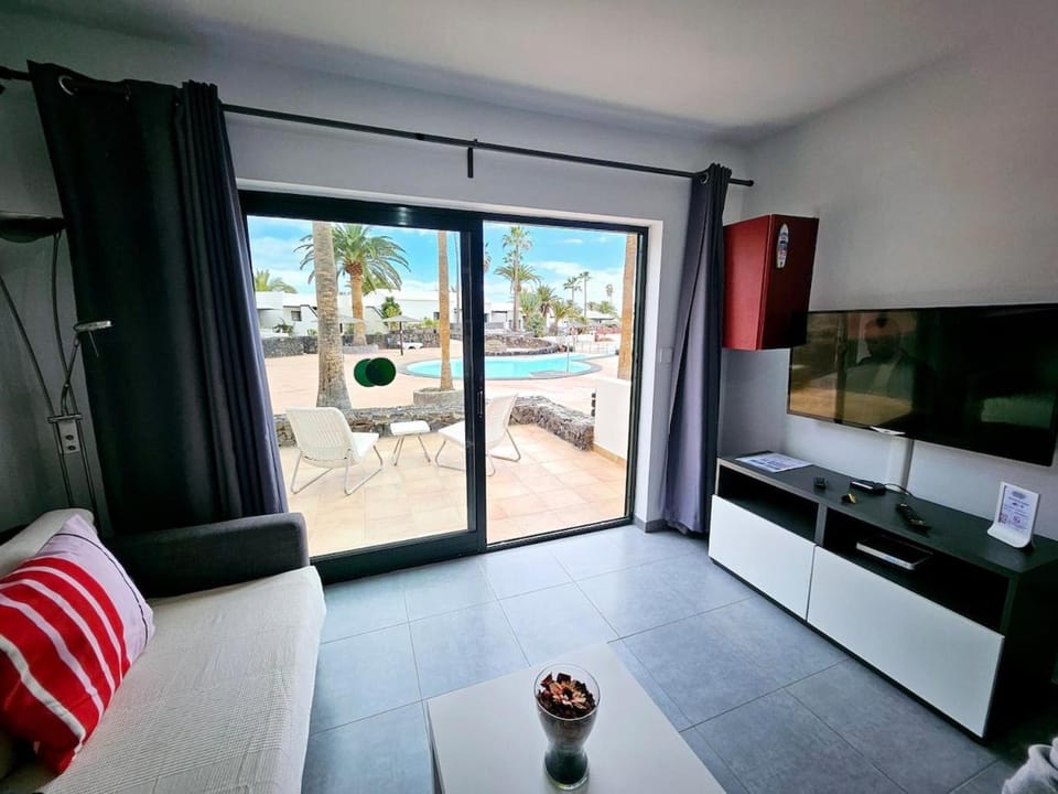 View (from property/room), Balcony/Terrace, Seating area, Swimming pool