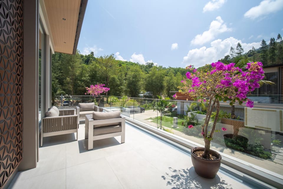 Property building, Day, Natural landscape, View (from property/room), Balcony/Terrace