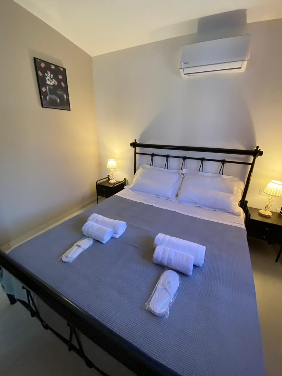 Bed, Photo of the whole room, Bedroom, towels, air conditioner
