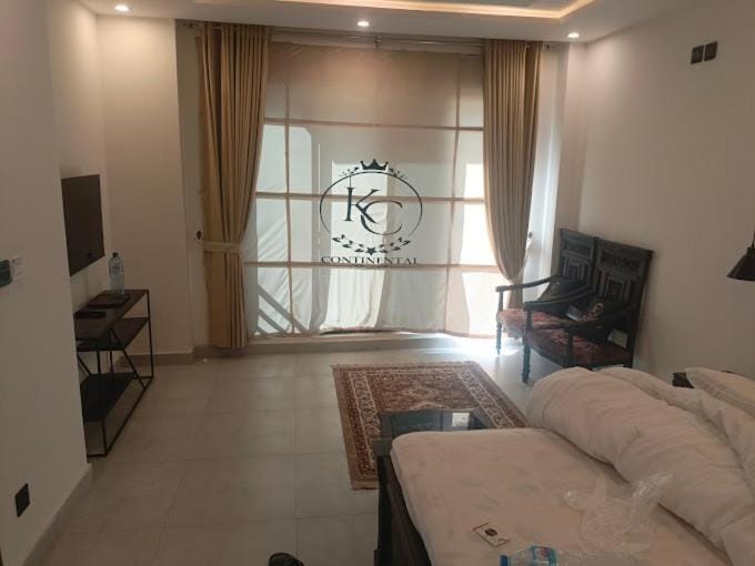Restaurant/places to eat, Bed, TV and multimedia, Living room, Photo of the whole room, Seating area, Bedroom, Breakfast