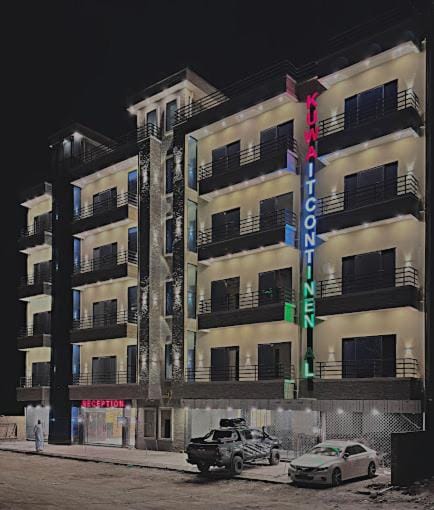 Property building, Communal lounge/ TV room, Night, Neighbourhood, Evening entertainment, City view, Street view, Location, Parking