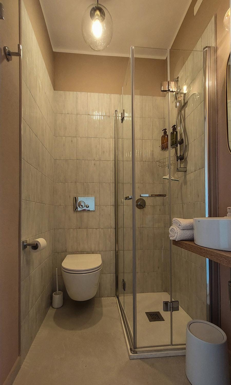 Shower, Toilet, Bathroom, towels
