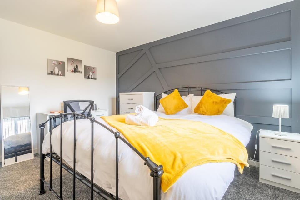 Bed, Photo of the whole room, Bedroom