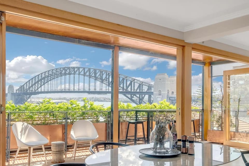 Heatherbrae I - World Class Harbour Bridge Views! Apartment in Sydney