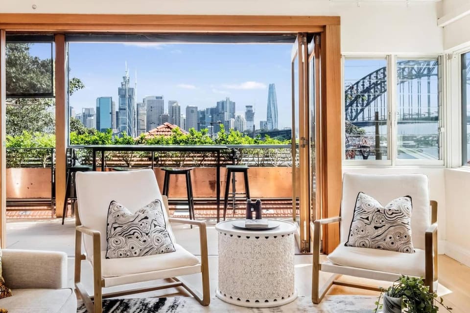 Heatherbrae I - World Class Harbour Bridge Views! Apartment in Sydney