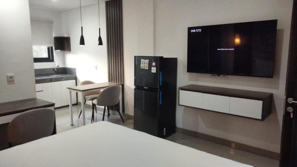 Bed, TV and multimedia, Photo of the whole room