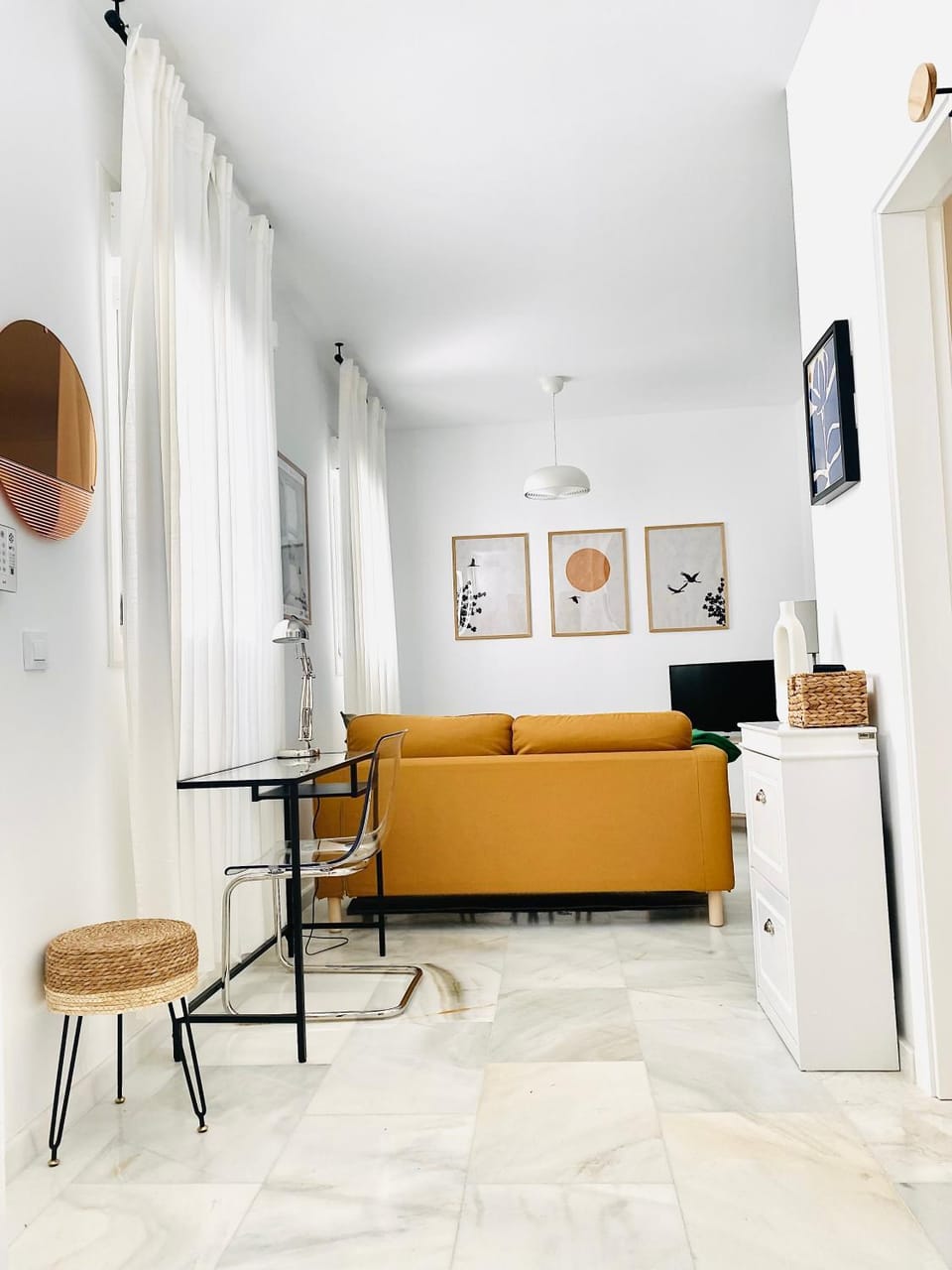 TV and multimedia, Living room, Seating area, air conditioner